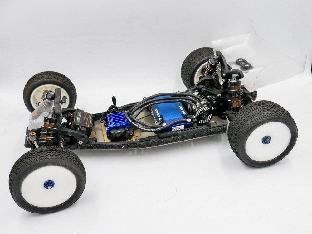 Under the hood of Michal's Schumacher R/C Racing Cougar LD2